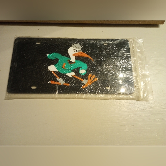 Vintage University of Miami Car tag NWT - Picture 7 of 9